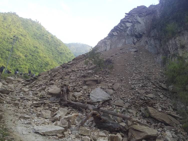 Landslide blocks mid-hill highway