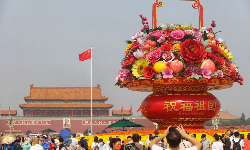 Chinese mark National Day with blooming patriotism, pride and confidence ahead of key Party congress