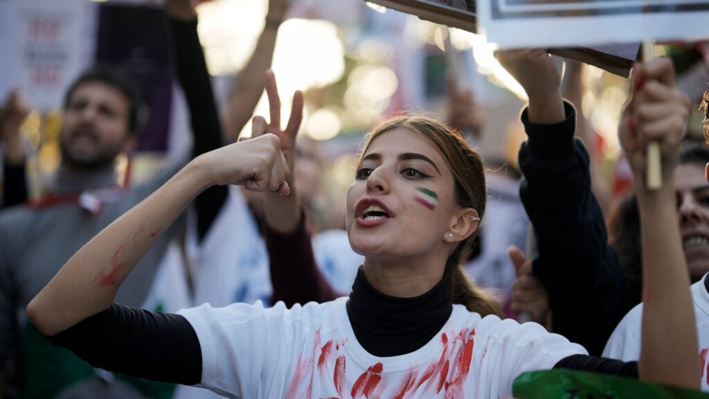 Iran protest: Violent clashes break out between students and security forces