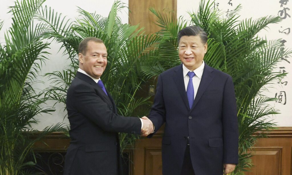 Xi-Medvedev meeting highlights bilateral ties; could promote ‘more profound and actual progress of peace talks’