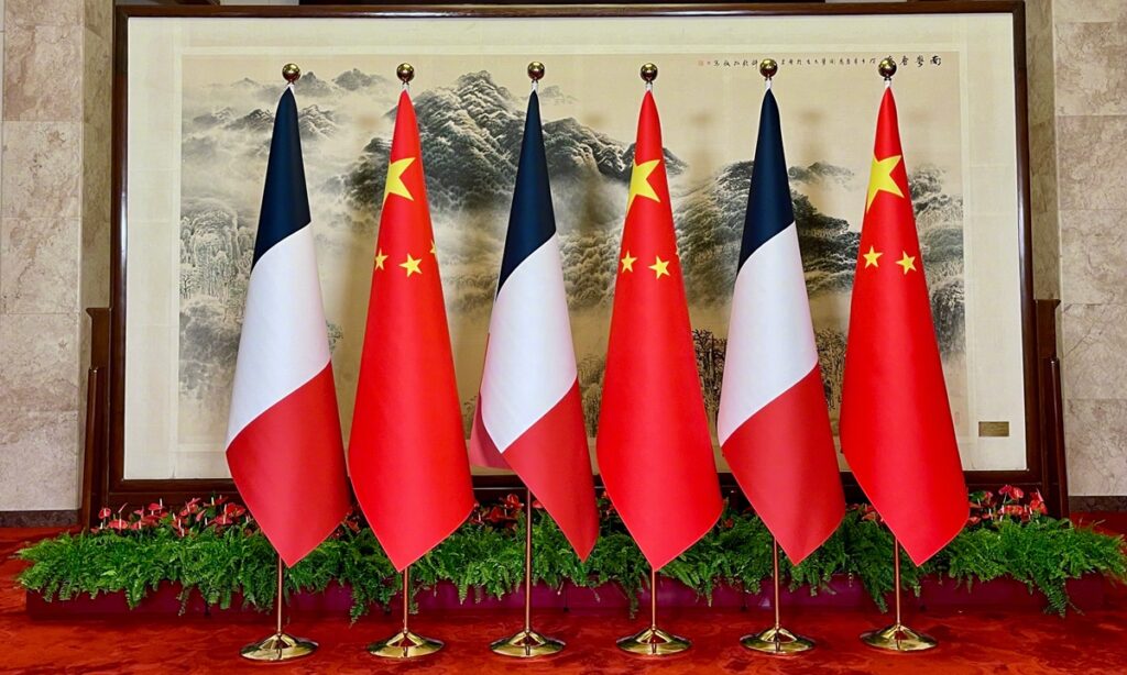 Xi holds talks with French president