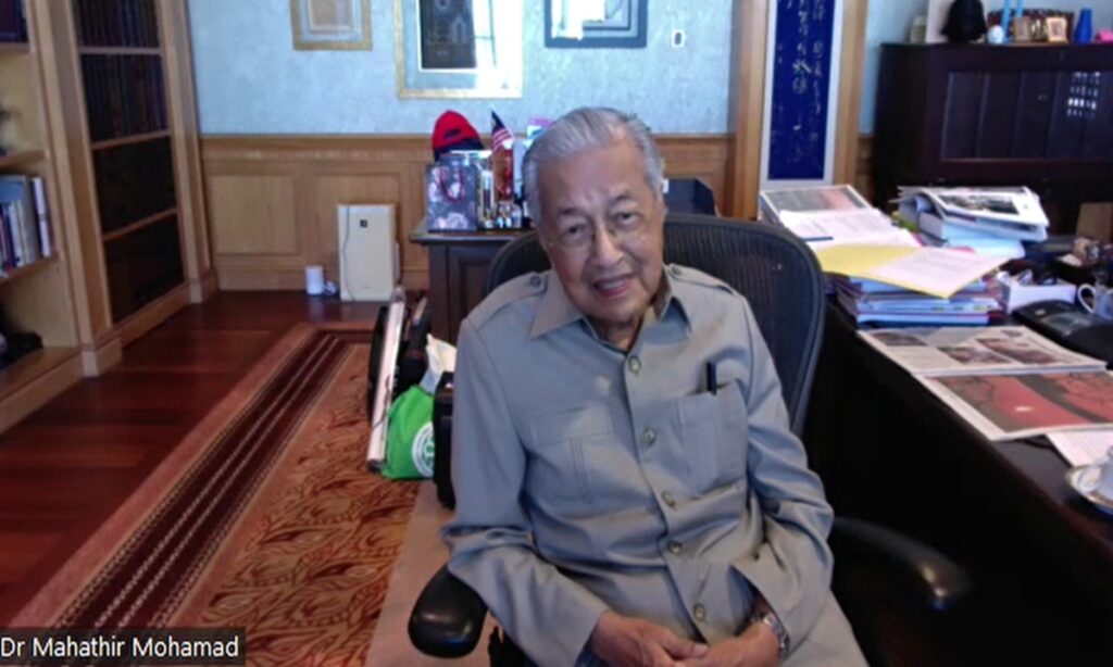 China has taken unusual role in Ukraine crisis: Mahathir