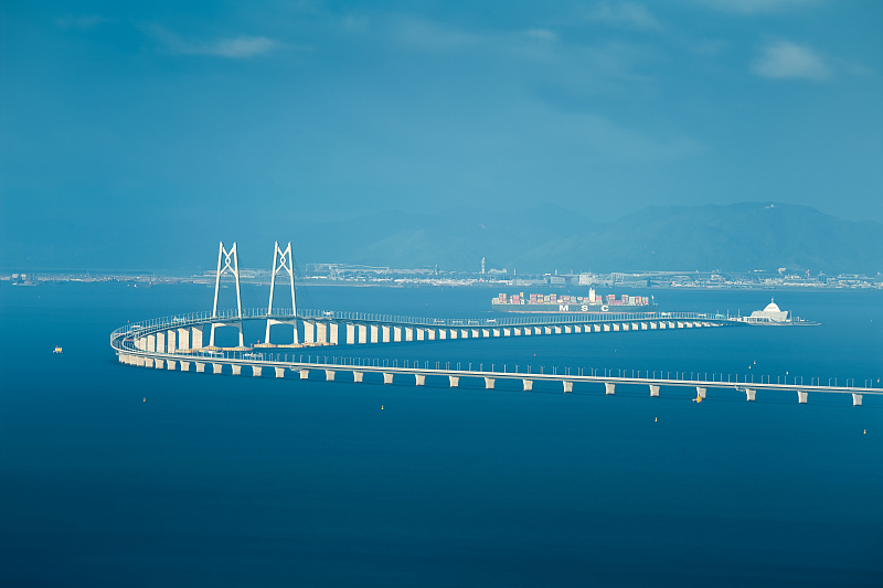 New policy allows Hong Kong motorists to drive to Guangdong via Hong Kong-Zhuhai-Macao Bridge, further promoting GBA integration