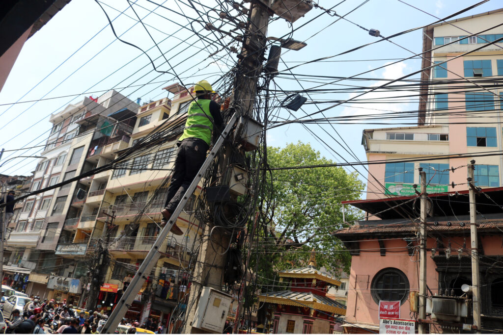 KMC starts removing unmanaged cables from Kathmandu streets 