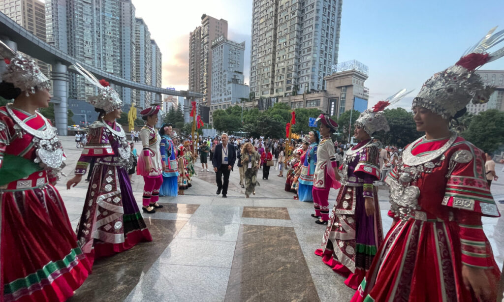 Diplomats amazed by folk dance performance in Guizhou as they kick off tour of province