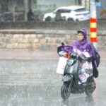 Vast regions in China hit by extreme weather