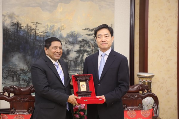 DPM Shrestha, General-Secretary of CPC, Sichuan University Committee, Gan, meet 