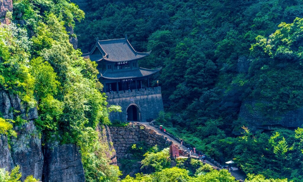 Xi inspects archaeological achievements in Sichuan, encourages cultural, ecological preservation