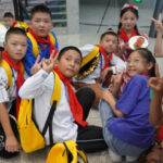 Children from Xizang, Xinjiang, Inner Mongolia gather at Three Gorges Dam