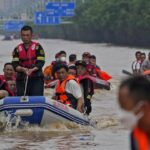 1,000 rescue teams rush to flood-hit Zhuozhou