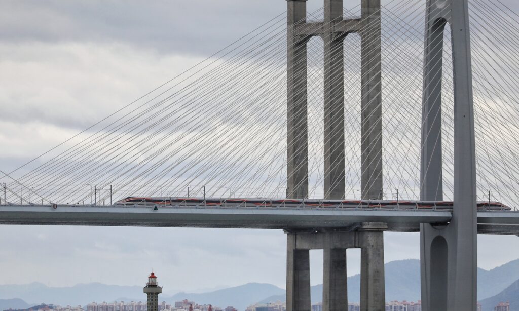 China’s first 350km/h sea-spanning high-speed railway to open in E.China’s Fujian