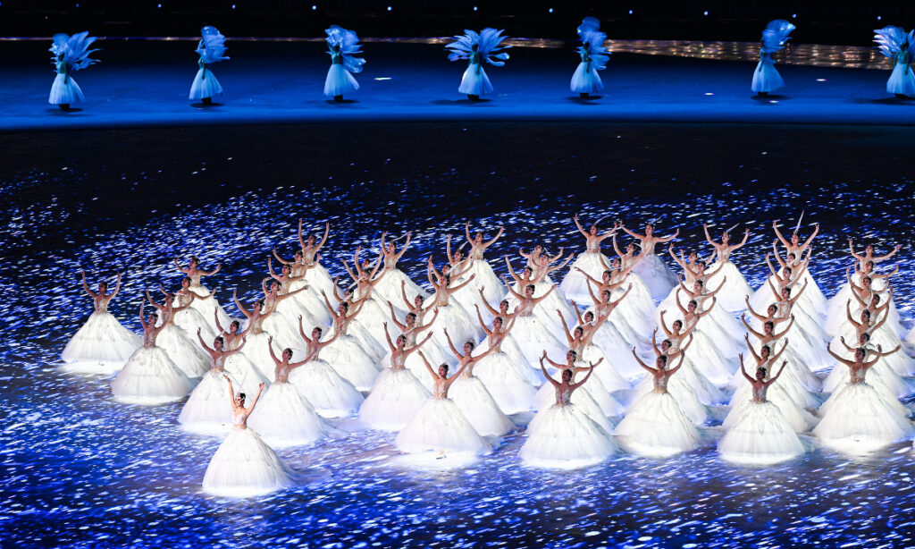 Perfect harmony of colors thrilled audience at Hangzhou Asian Games opening ceremony, reigniting the glamor of Chinese poetry