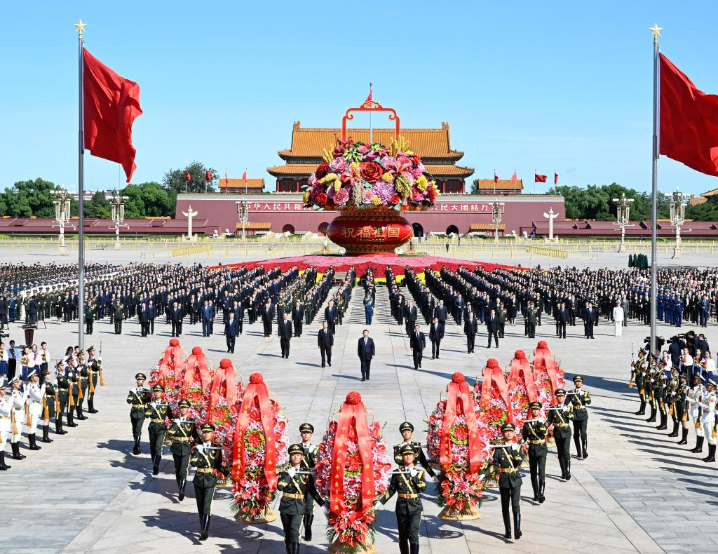 Xi pays tribute to national heroes on 10th Martyrs’ Day, encourages martyrs’ children to be loyal guardians of the people