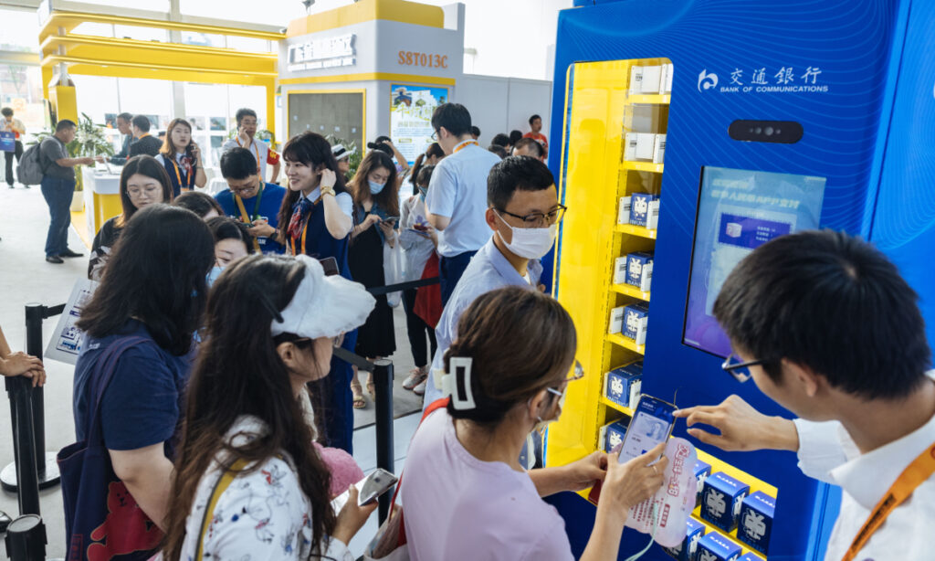 New products of digital yuan on display at 2023 CIFTIS