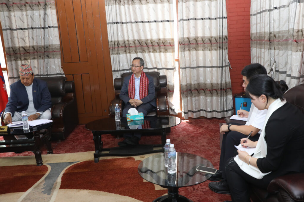 Chinese ambassador and Health Minister hold meeting