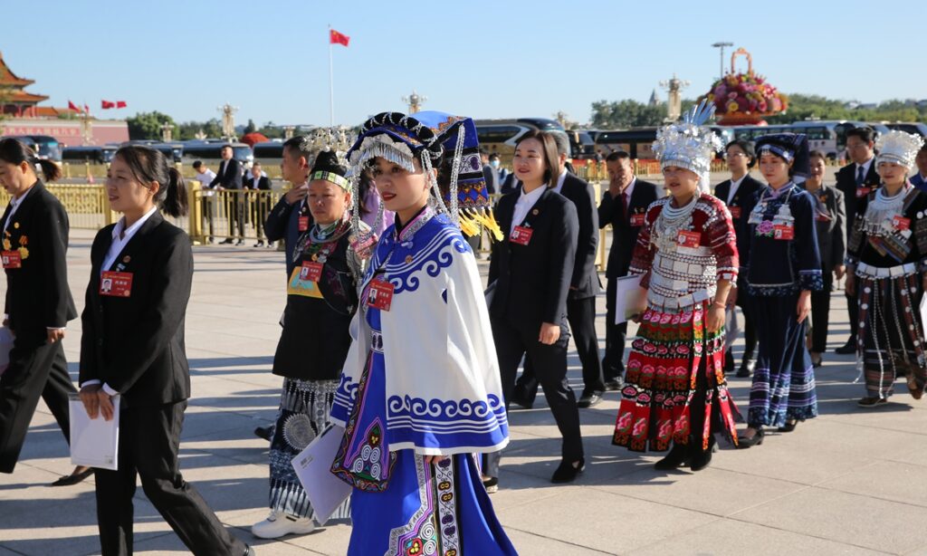 Top Chinese leaders attend opening of national trade unions congress