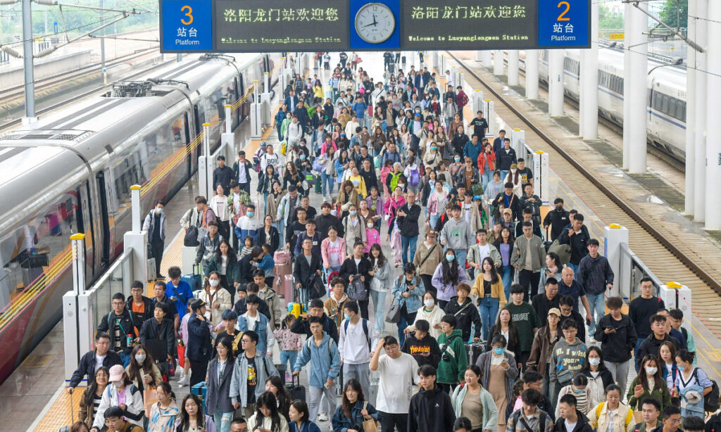 Chinese expressway and railway network experiences travel peak as holiday return trips increase