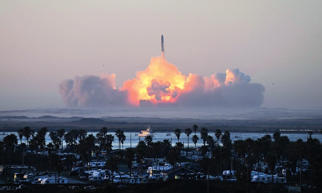 SpaceX megarocket meets another explosive end in 2nd test flight