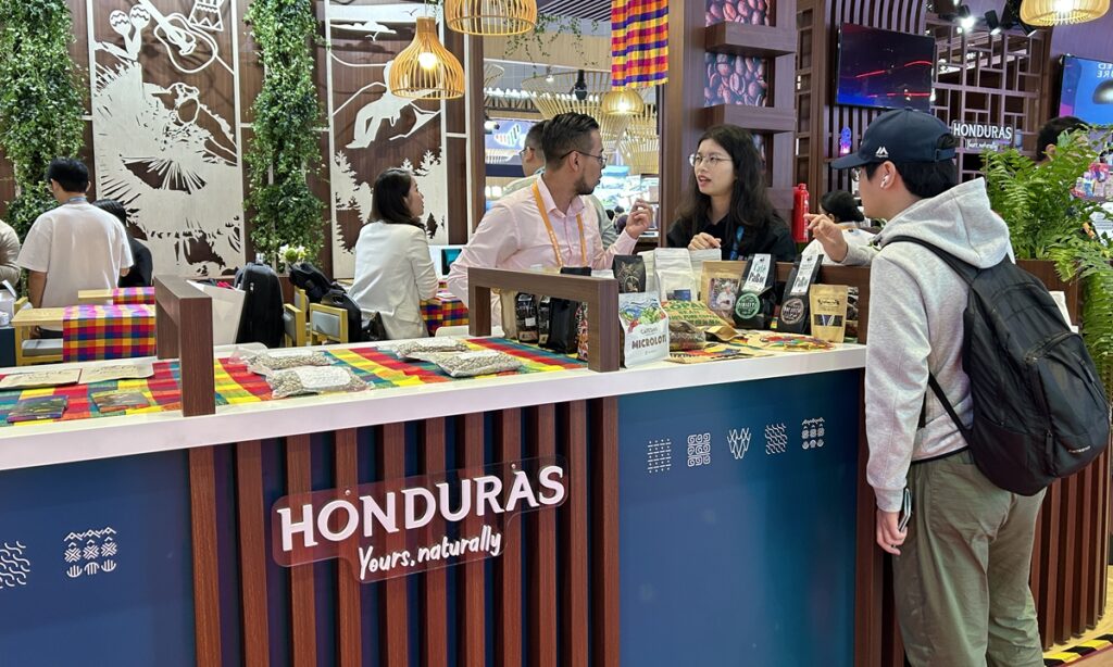 Honduras firms actively participate in CIIE, seeking to expand trade, tourism with China