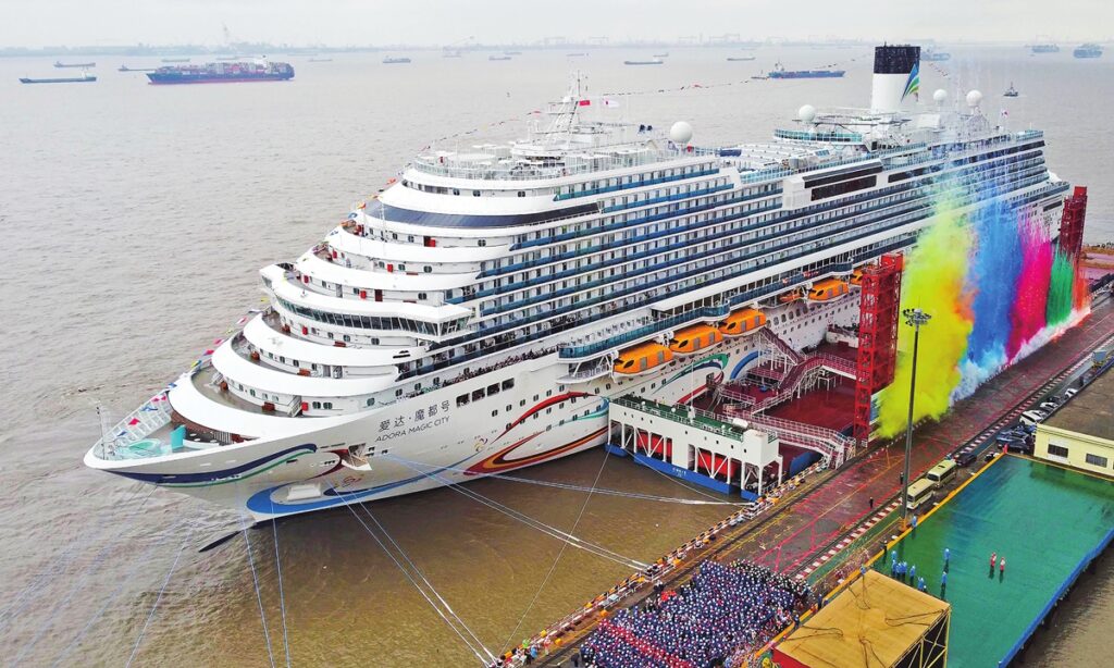 Self-developed cruise ship starts trial run, showcasing manufacturing power