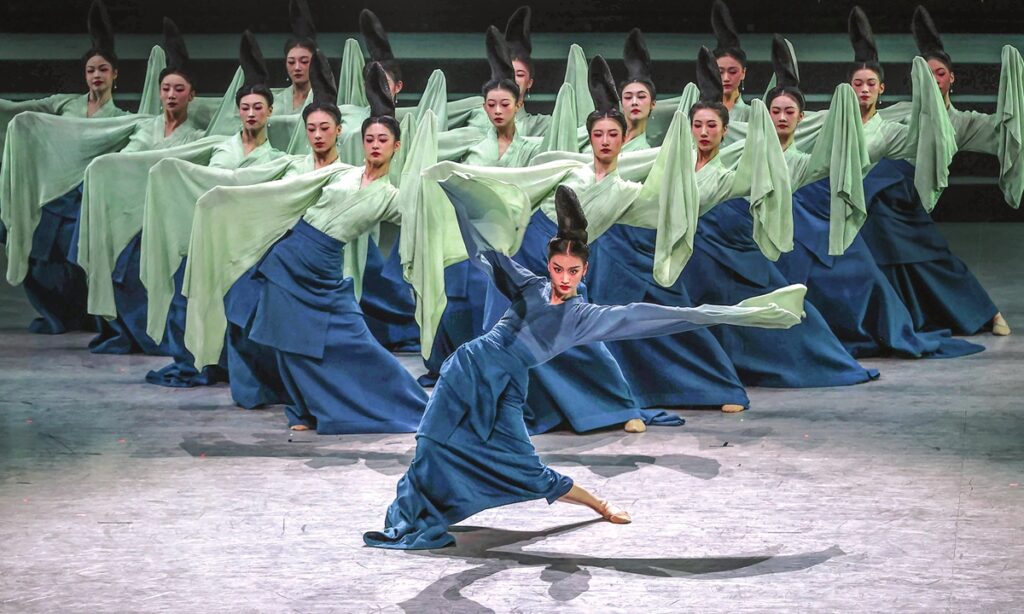 Dance inspired by a Song Dynasty painting distills aesthetic values from traditional Chinese culture, resonating with modern perspectives