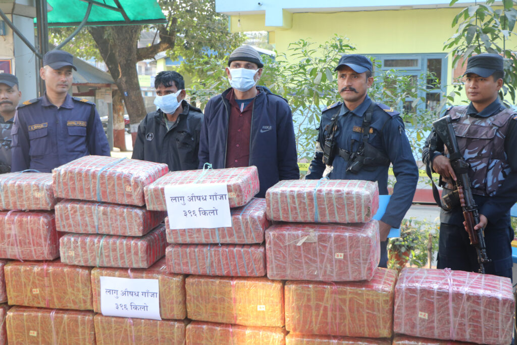 Two Indians arrested with four quintals of marijuana