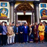 Indian Foreign Minister offers Pooja at Pashupatinath