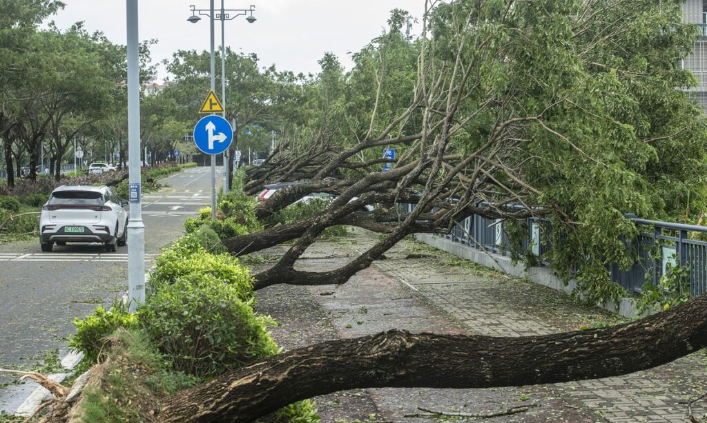 Government steps up disaster-relief efforts after Typhoon Yagi pounds Hainan, Guangdong