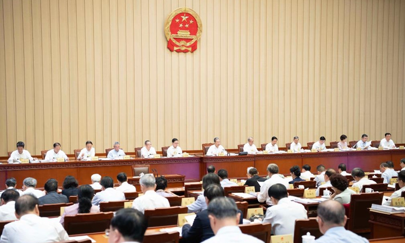 Top legislature reviews draft decision on gradually raising retirement age