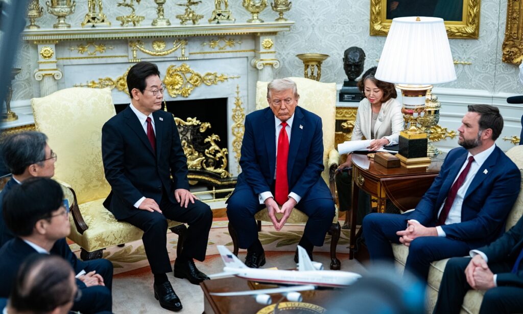 Trump meets President Lee in White House, maintains 15% tariff on South Korea